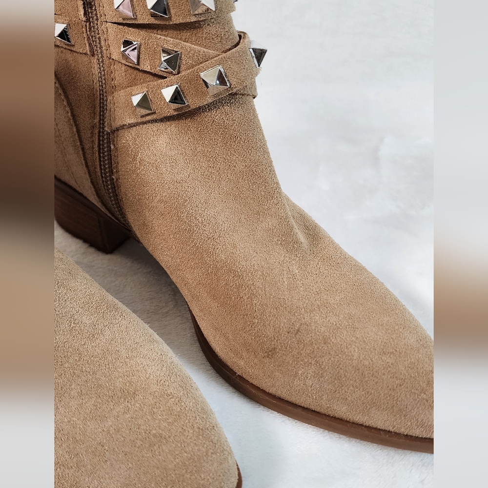 Steve Madden Taupe Besto Studded Suede Western Ankle Block Heel Booties Size 5.5 - Picture 10 of 11